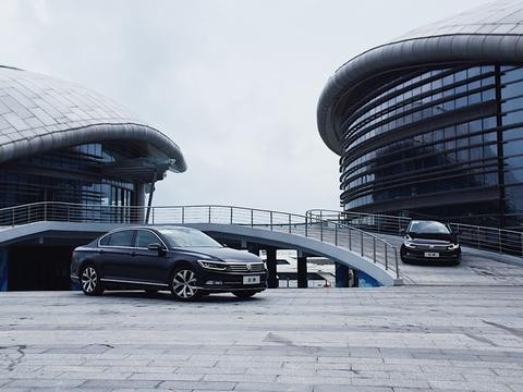 中国第1好卖的中型车又升级了！凯美瑞/君威扛得住这波攻势吗？