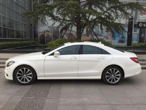 女子70万买辆豪车! 因轮胎小1寸, 不仅退回车款, 又获赔197万!