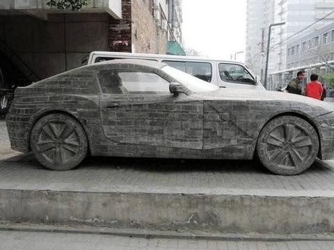 小伙因没钱买宝马, 自己造了一辆, 没想到宝马公司奖励一台真车!