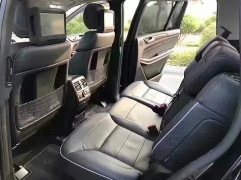 开着奔驰GL350回家过年，结果被加了汽油，车现在还在修