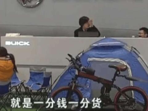 男子十多万的新车遇故障, 商家: 你算老几啊要给你修