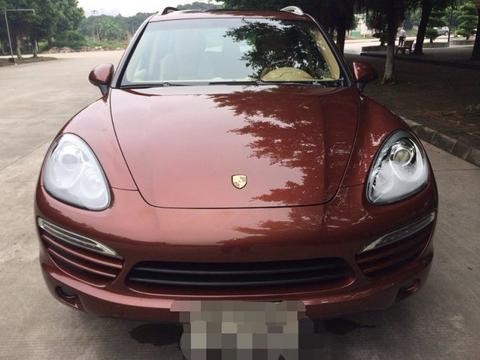 东北小伙花120万买辆保时捷卡宴，媳妇试驾之后直接损失20万