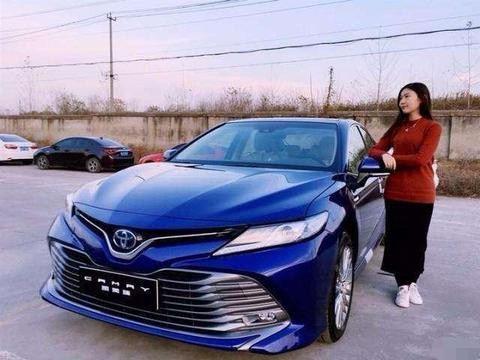 全国首提第八代凯美瑞，颜值不输宝马，车主：比雷克萨斯ES划算