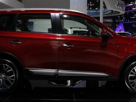 三菱欧蓝德正面对抗汉兰达，结果让全世界都惊呆了！