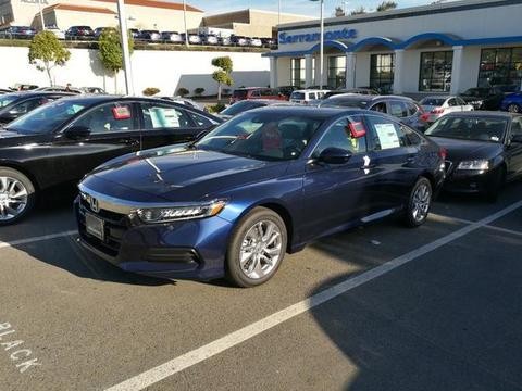 全新凯美瑞和迈腾慌了，网友海外试驾全新一代雅阁，评价相当高