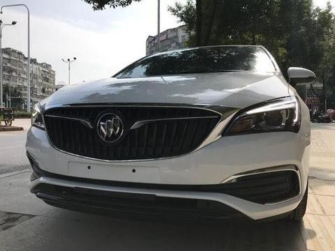 最终还是放弃了被封神的思域，朋友也都说这车能把本田踩在脚下