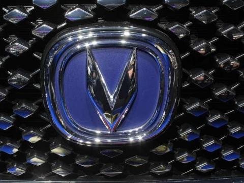 CS家族准备用颜值再爆一波销量?全新CS75终于扔掉那张“字母脸”