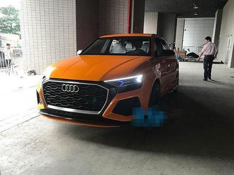 偶遇国内首台奥迪Q8，4.0T发动机，这内饰科技感众泰绝对模仿不了