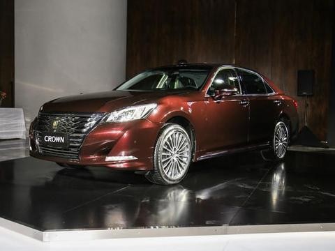 一汽尽力了！全新皇冠内外合一，足够出色叫板A4L，却有这点遗憾