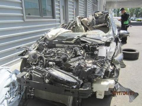 花4万元买了台新款迈腾，拉回家卖废品！