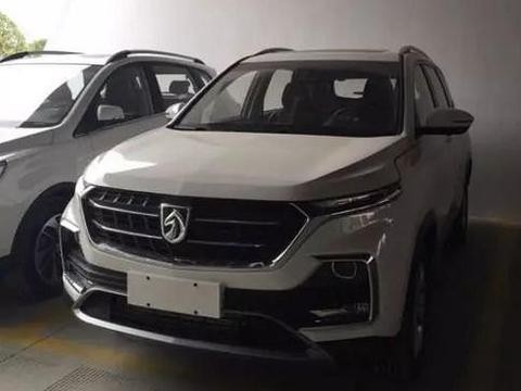 宝骏新款SUV现身4S店，比510还大，销售说三万就能提走