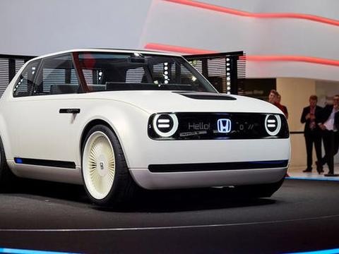 这款车可以给家用电器供电，这下不用担心停电了