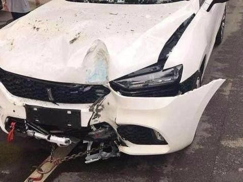 系红布条就可以避免车祸？VV7告诉你没这回事