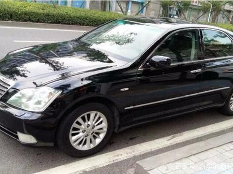 小伙打工三年提了这款车回家，小姨子兴奋的要开去约会，迈腾慌了