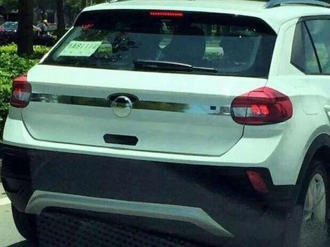 一汽大众首款SUV到店，或12万起，网友：车价8万，车标4万