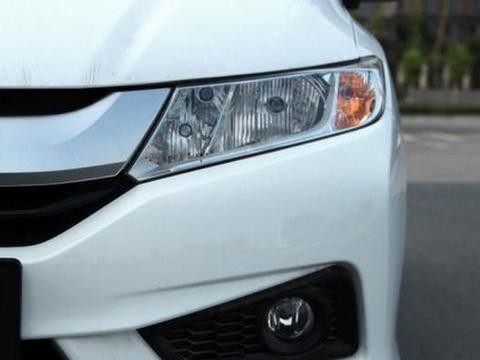 低配无ESP，1.5L配CVT油耗3毛，8万上路国人很瞧得起