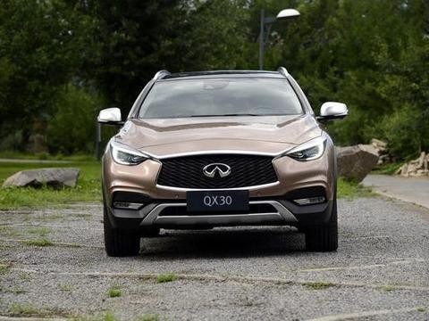 三大件来自奔驰，与奔驰GLA共享平台，纯进口还比GLA便宜2万！