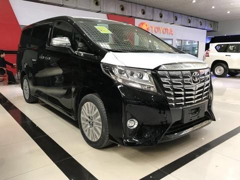 2018款丰田埃尔法黑车黑内饰限量版