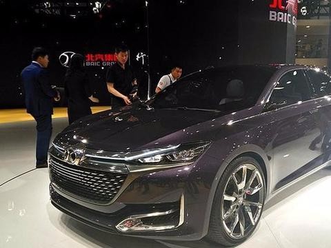 国产最帅气轿跑，与奔驰同平台，只卖13万，干翻合资车！