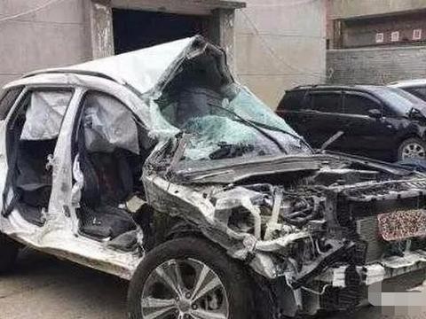 哈弗H6撞车后报废，修车师傅却直言这辆哈弗比路虎还值钱