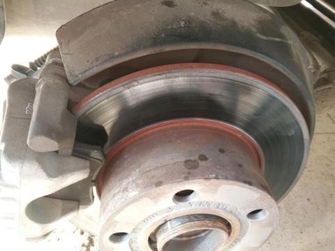 刹车油、助力油真的不用换吗？时间久了会出现什么问题？