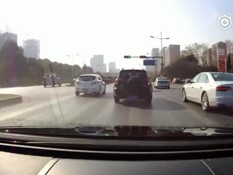 哥们，这是奥迪A8L W12，您这是要拼加速？