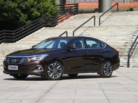 90后小年轻要买家庭轿车，选来选去就这两款难下决心，看买哪辆值