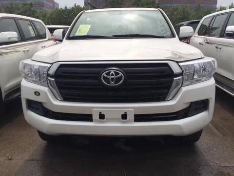 2018款兰德酷路泽4000中东版五座版最低配置的详解