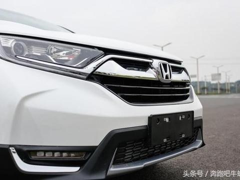 买了一台烂大街的“神车”，开起来很舒适，内饰也很有档次！