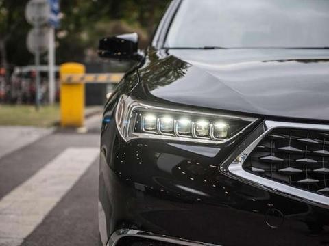 车长5米配2.4L发动机, 标配全景天窗+LED大灯, 奥迪A4不好卖了!