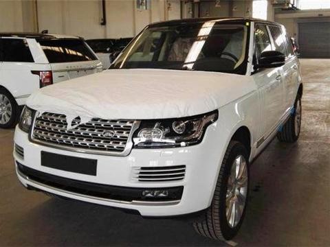 百万级豪车新款路虎揽胜行政汽油版为我们一家的自驾游锦上添花