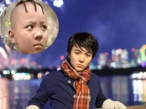 同样都是童星出身，他颜值演技不输张一山，座驾确无比低调！
