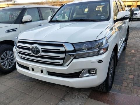 17款酷路泽4000限量版7座，和18款丐酷5座怎么选