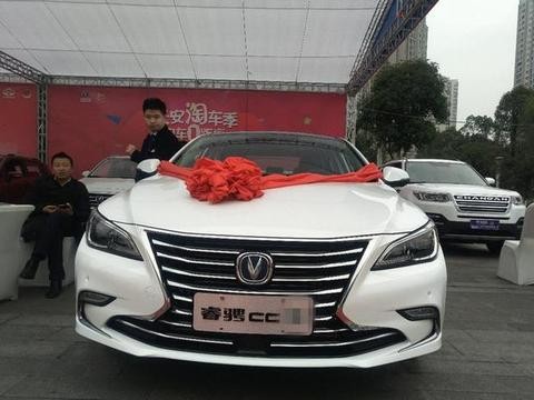 16万提长安版雷克萨斯，车主：宝马内饰逼格高，开出去有面子