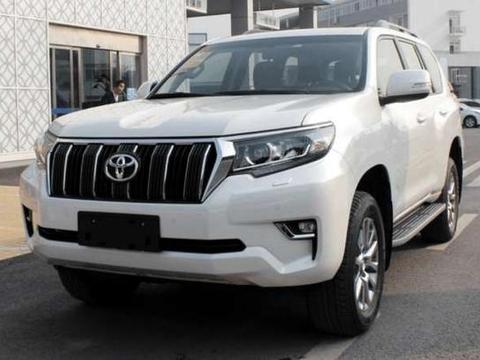 丰田普拉多追尾路虎极光，受损差距太大，车主：不敢相信