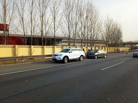 大众POLO追尾吉利博越, 大众安全性不敢恭维, 质量让人看不懂