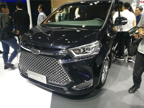 原价20万的国产保姆车，自带KTV包厢，200万大奔都跪了