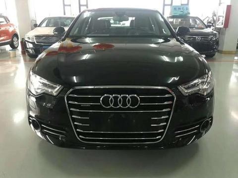 偶遇奥迪4S店处理老款车型, 员工说: 老款A6L半价直接开走