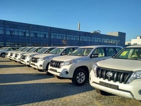 2017款中东版丰田霸道4000 现车清仓价促销