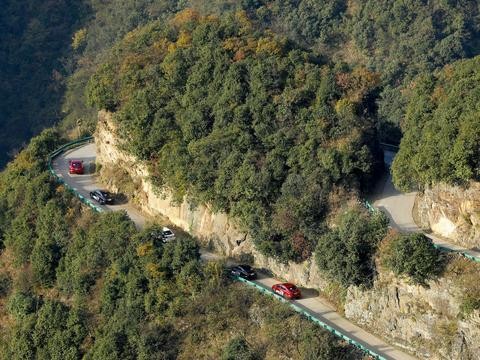 极限挑战72弯：当红“主爵”名爵6征服皖南“网红路”