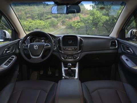 宝骏560平均油耗低至3.8,不但能越野还能玩操控