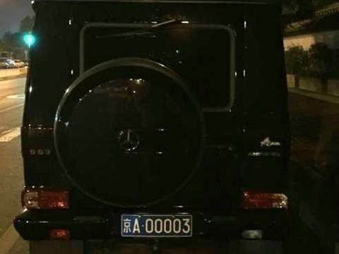 路遇豪车被塞纸条，开价800万只为牌照，什么人这么牛？