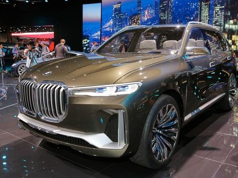 宝马X7即将量产，与劳斯莱斯同平台配混动系统，BBA格局要变！
