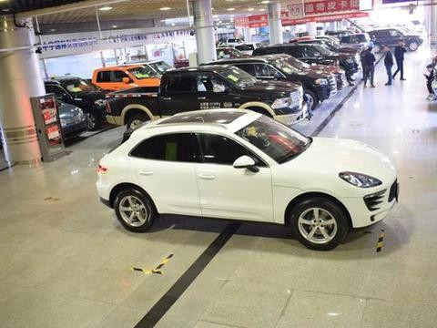 天津港展厅，保时捷迈凯中规2.0L，缩小版的卡宴