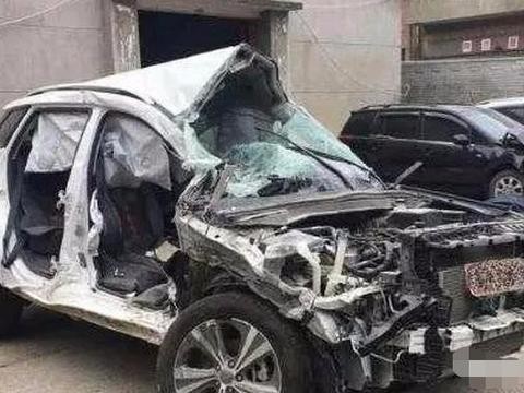 维修厂来辆报废的哈弗H6，维修师傅却说，什么豪车都比不上哈弗