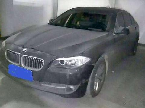 偶遇4S店库存3年宝马5系试驾车,工作人员: 时间长了点, 23万处理