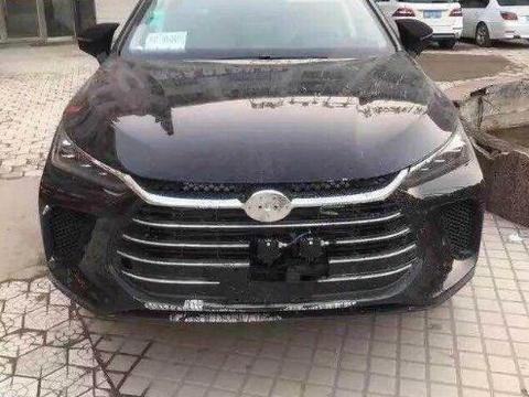 路边偶遇一辆比亚迪，颜值不输奥迪Q7，司机说这车比宝骏便宜