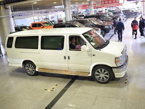 天津港稀有车型，福特E350美规 5.4L，移动的行宫