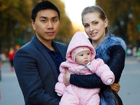 娶乌克兰媳妇的小伙：如今特斯拉加别墅，豪车美女我都不缺