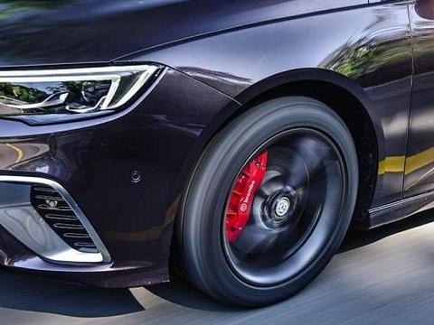 30万内最具战斗的B级车，2.0T百公里加速6.2秒，颜值碾压宝马3系